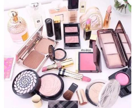 22歲女大學(xué)生化妝品過(guò)敏引發(fā)多器官衰竭，ICU16天后家人含淚放手